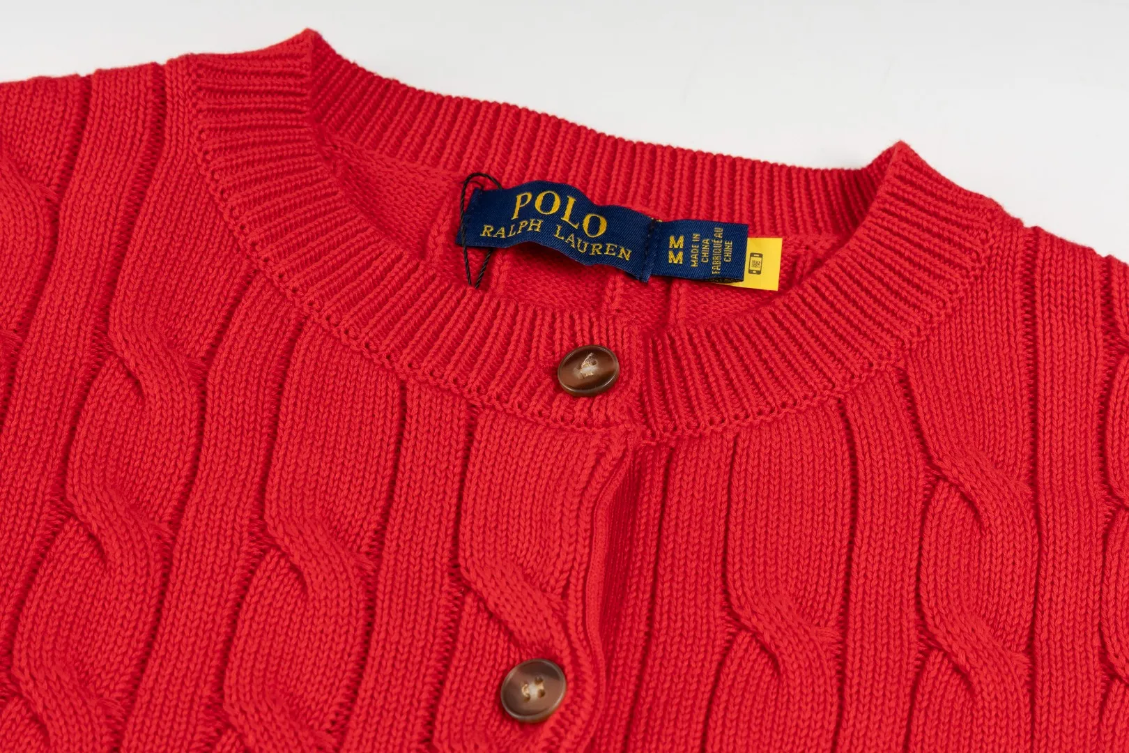 P230 #R93 RALPH LAUREN Ralph Lauren twelve colors classic small label embroidery logo seven-button knitted cable cardigan sweater women's top, high-density LOGO embroidery on the chest, original customization of tag accessories. Made of pure cotton yarn, pure cotton is skin-friendly and comfortable, small label war horse embroidered twist button cardigan sweater 🐎 high quality, follow the blogger to learn how to wear it! Let’s buy a Ralph Lauren cable sweater. It’s a super hard-to-find series after it became popular. It’s hard to find one on the official website. It’s simple and practical to wear, with a lazy and loose feel. The thickened fabric has more texture, feels soft and delicate, and has a loose fit. Whether worn alone or layered, you can wear different styles of fashion with just one piece!   Size: